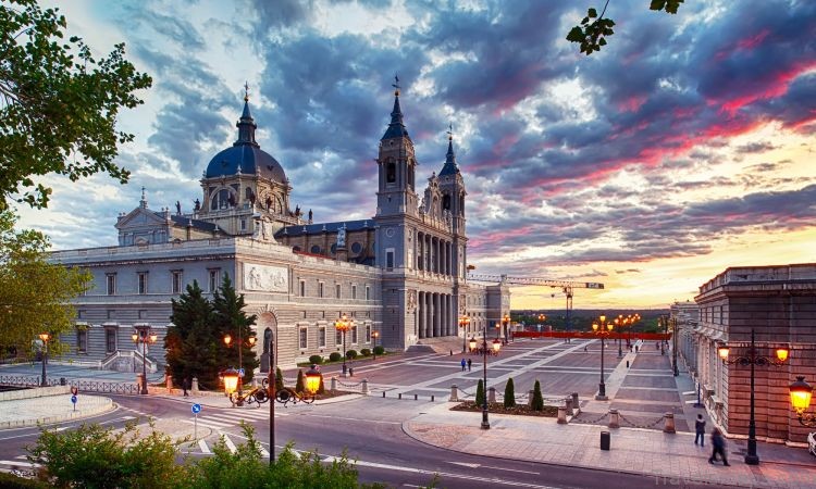 madrid a city guide for tourists and locals 8