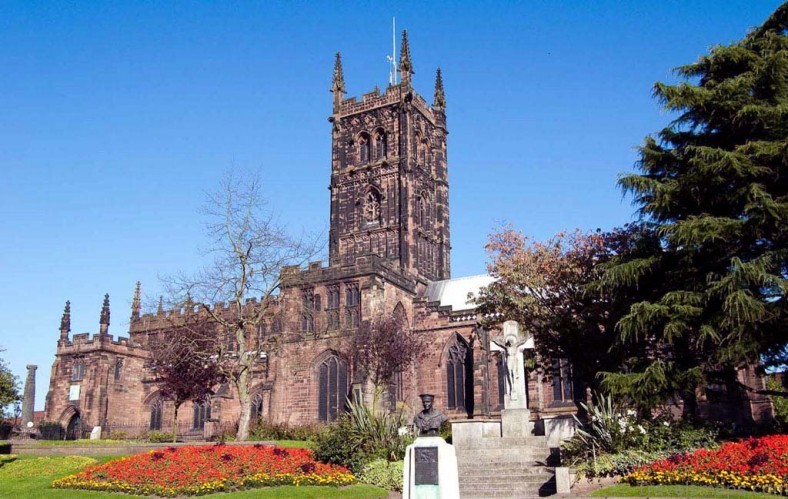 best travel guide for tourist to wolverhampton 11