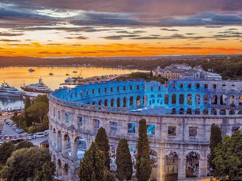 pula travel guide for tourist map of pula 13