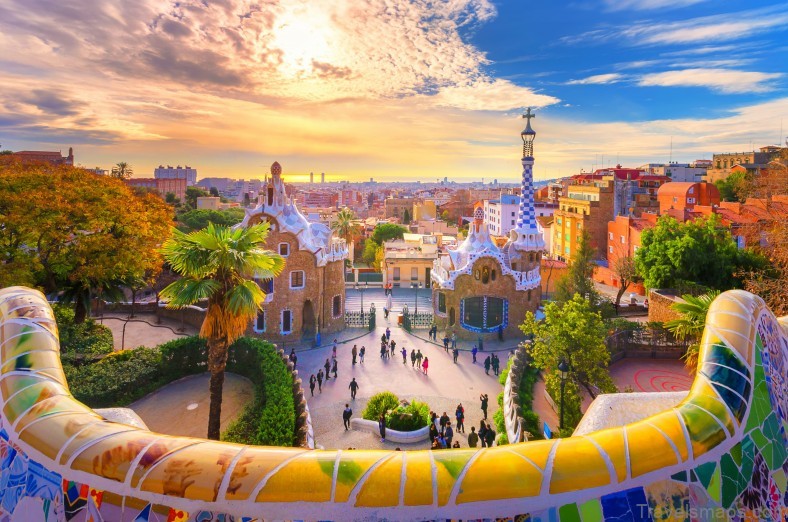 barcelona a travel guide for tourists 9